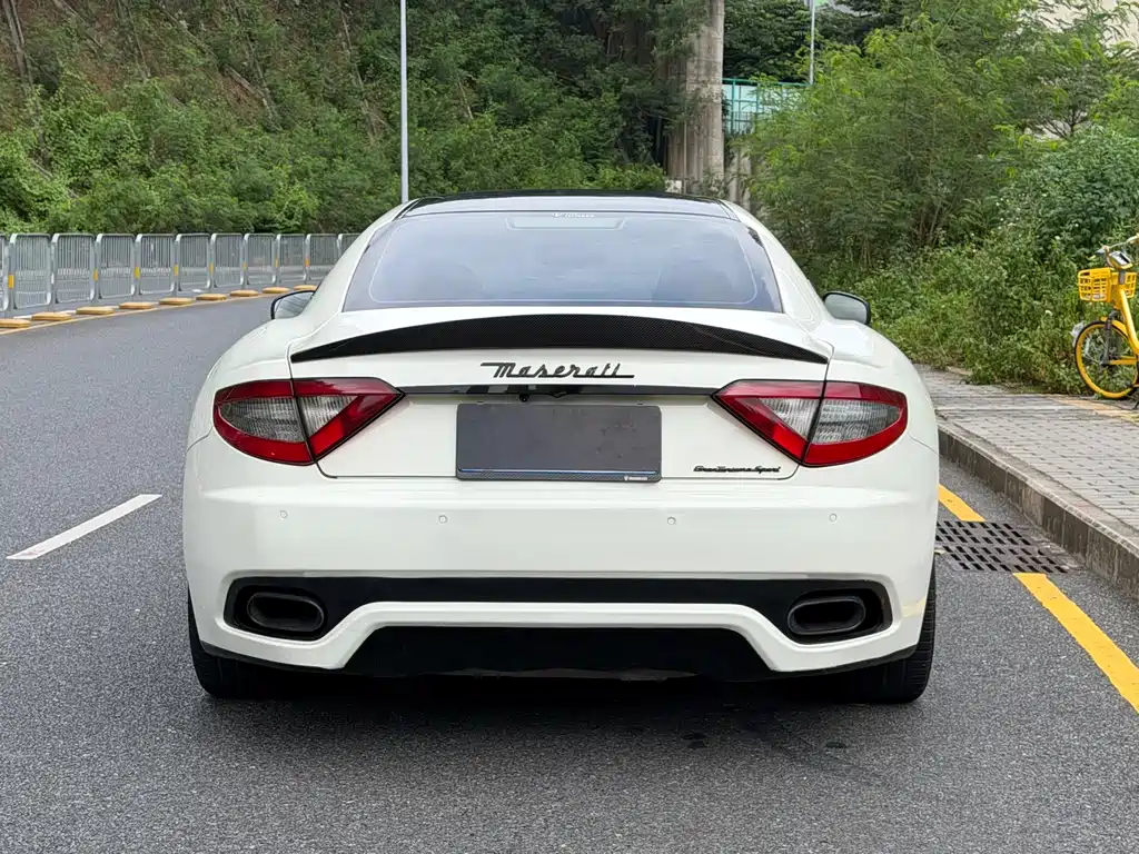 Maserati GranTurismo — миниатюра 6