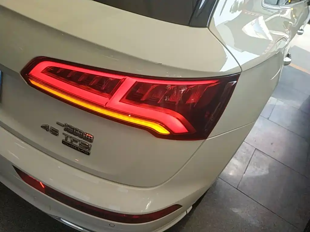 Audi Q5L — миниатюра 8