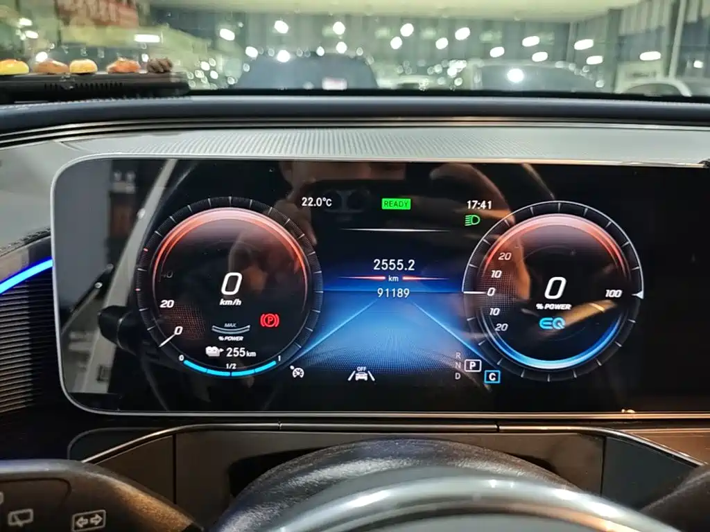 Mercedes-Benz EQC — миниатюра 12