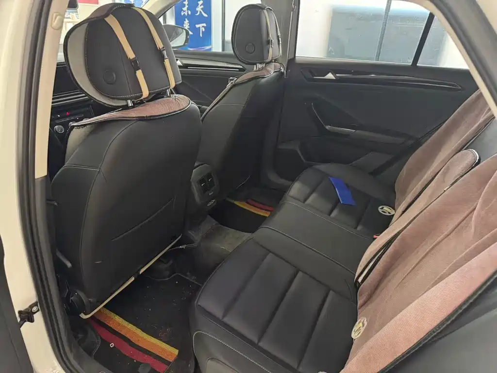 VOLKSWAGEN T ROC EXPLORING SONGS