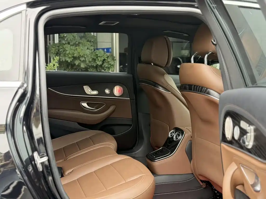 Mercedes-Benz E-Class — миниатюра 6