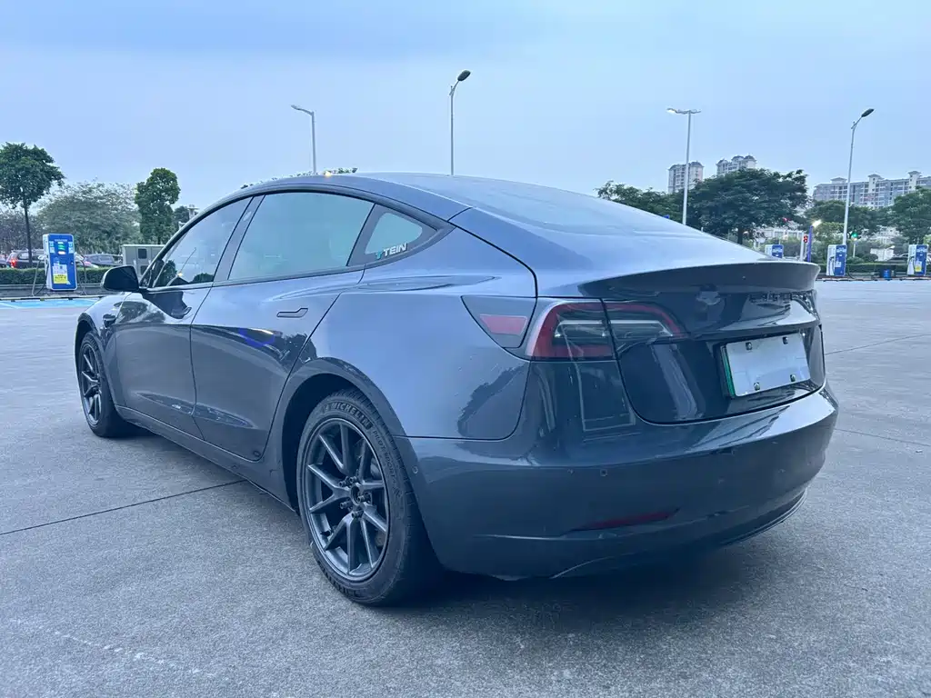 Tesla Model 3 — миниатюра 6