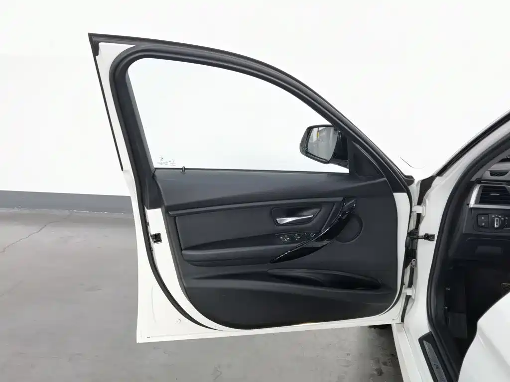 BMW 3 Series — миниатюра 8