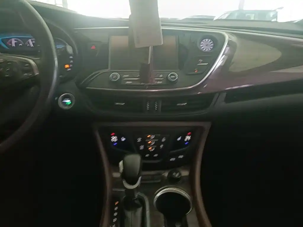 Buick Envision Plus — миниатюра 13