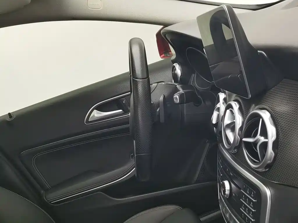 Mercedes-Benz GLA — миниатюра 22