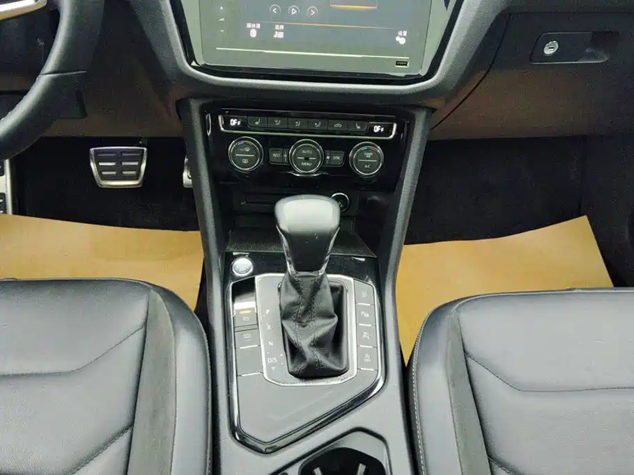 Volkswagen Tiguan L — миниатюра 16