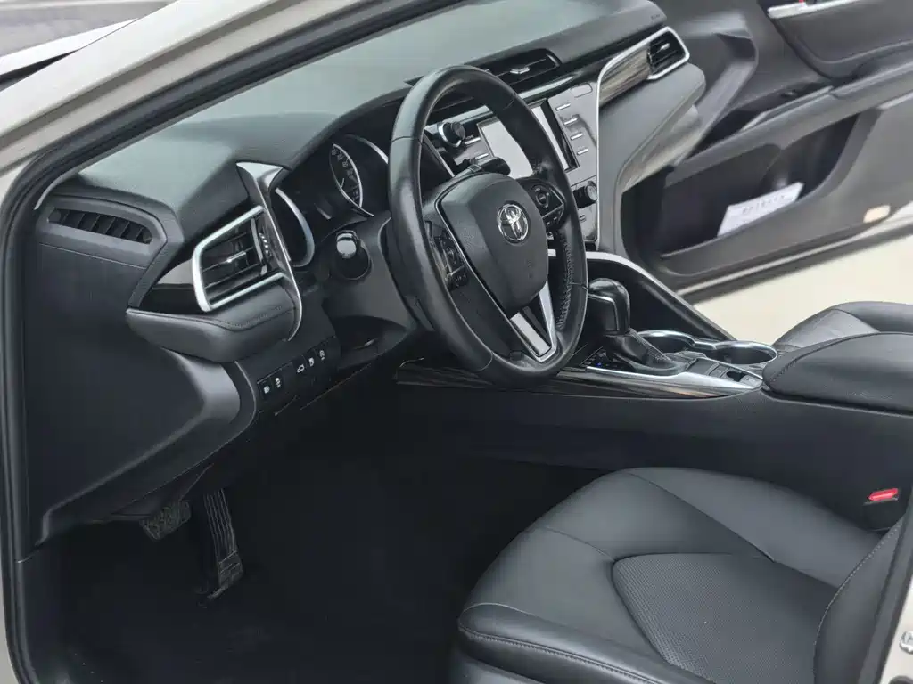 Toyota Camry — миниатюра 10