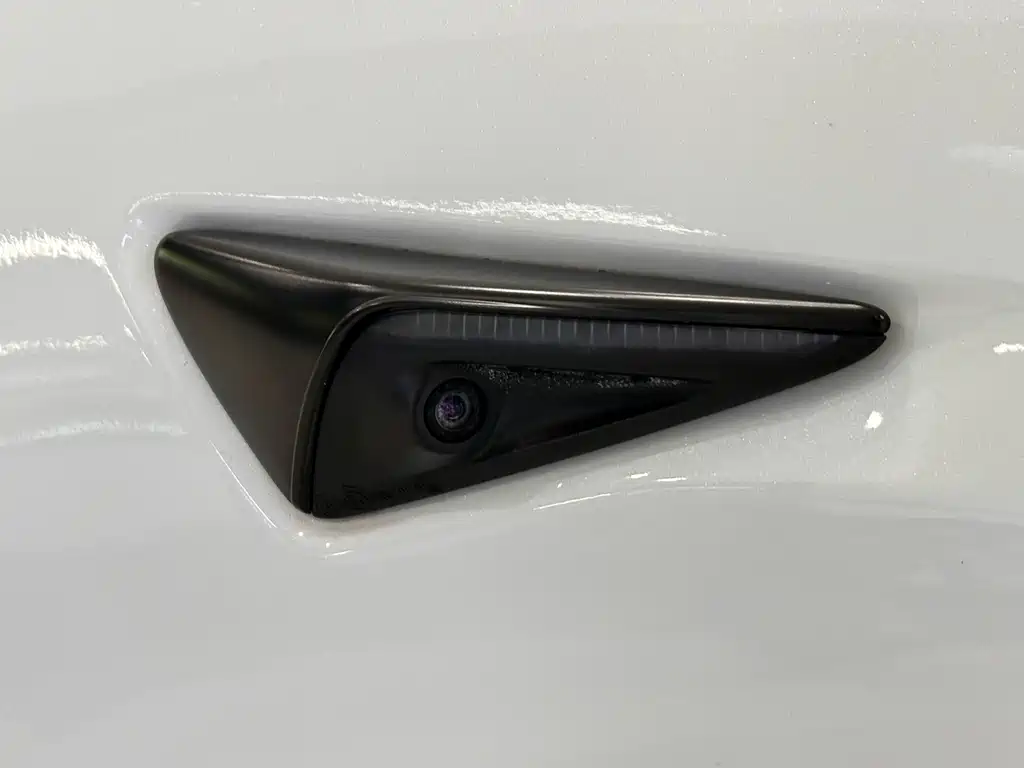 Tesla Model 3 — миниатюра 7