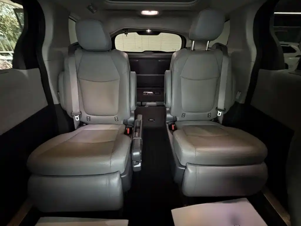 Toyota Granvia — миниатюра 6
