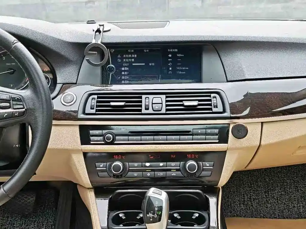 BMW 5 Series — миниатюра 24