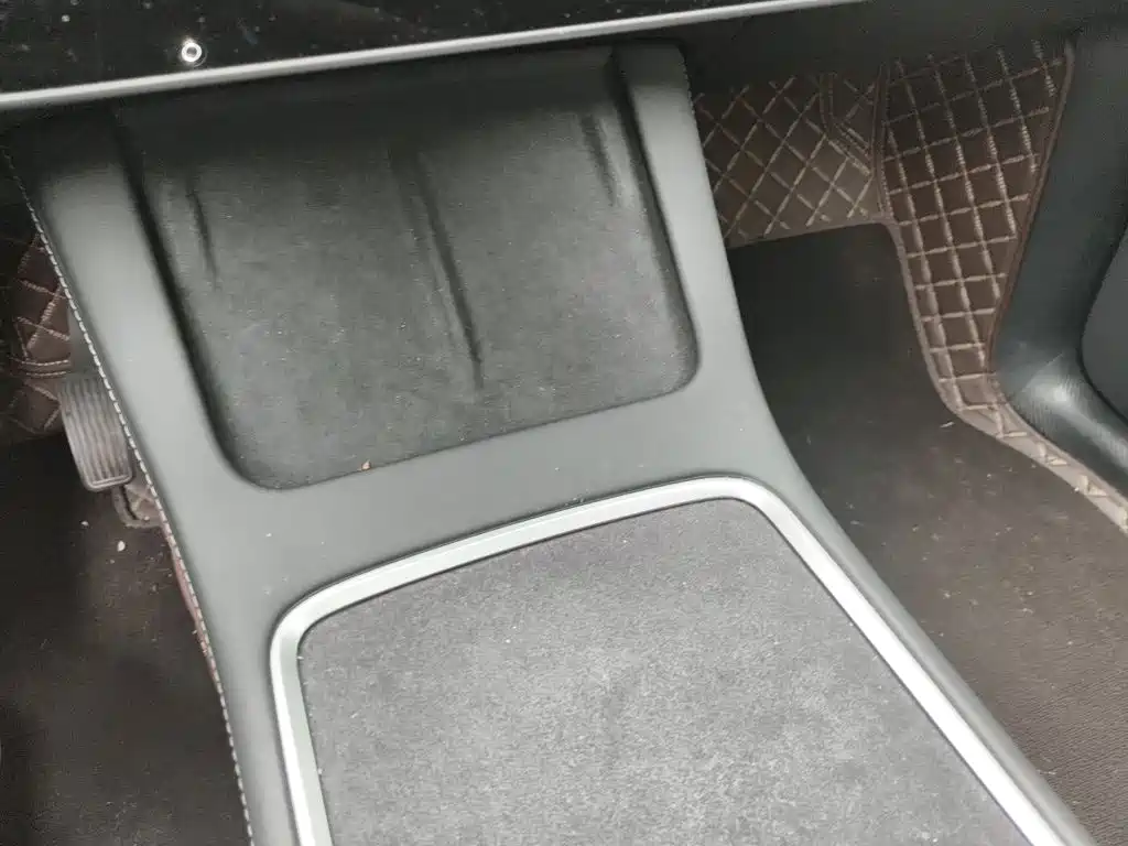 Tesla Model Y — миниатюра 25