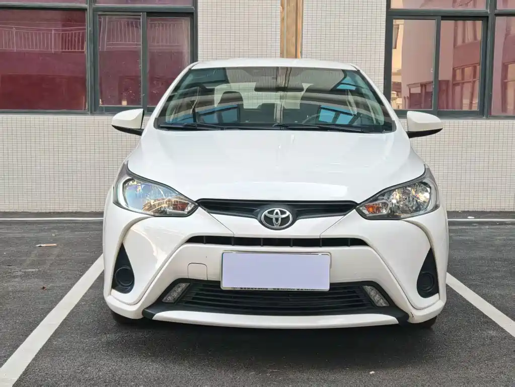 Toyota Yaris L — миниатюра 2