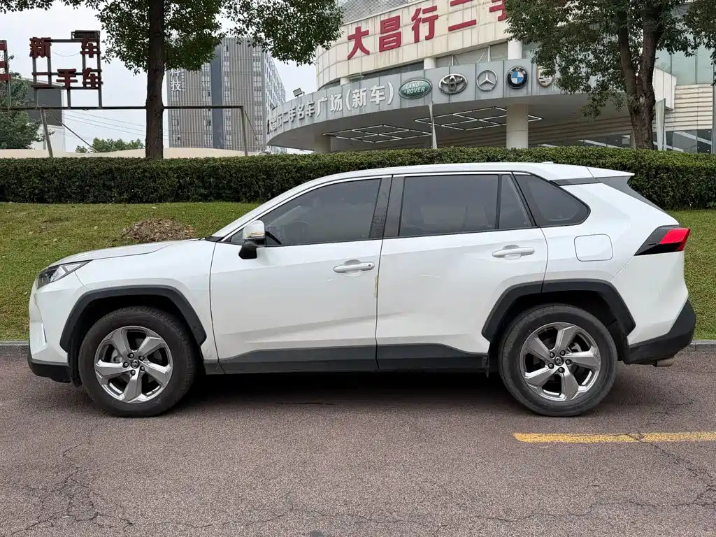 Toyota RAV4 — миниатюра 3