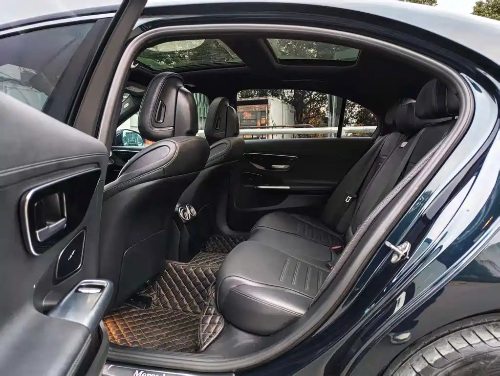 Mercedes-Benz C-Class — миниатюра 8