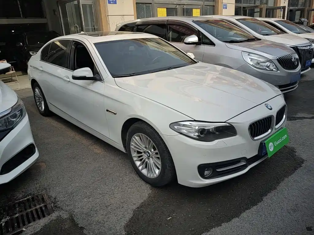 BMW 5 Series — миниатюра 4