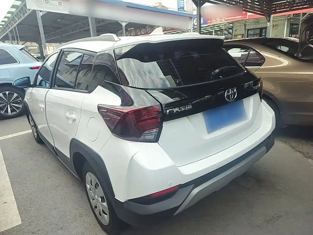 Toyota Yaris L — миниатюра 5