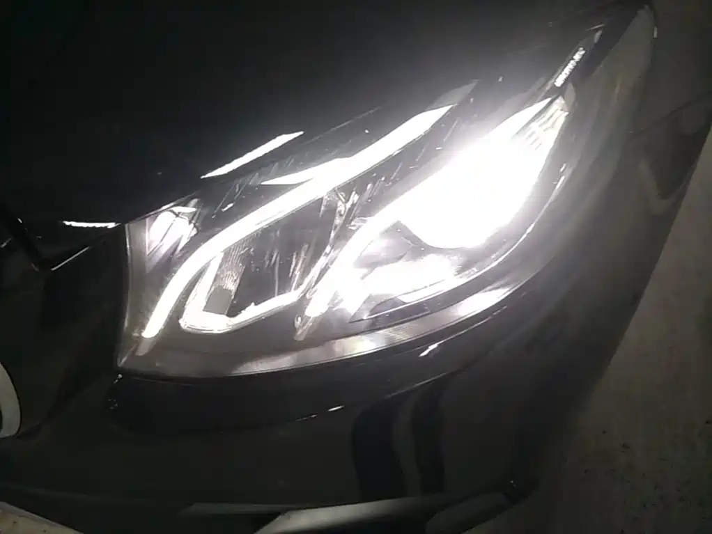 Mercedes-Benz E-Class — миниатюра 24