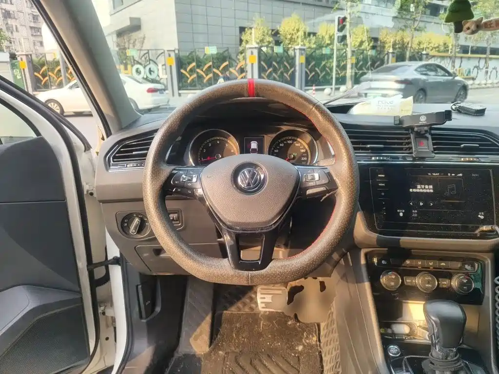 Volkswagen Tiguan L — миниатюра 13