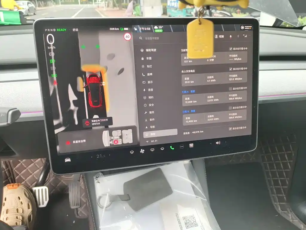 Tesla Model Y — миниатюра 9