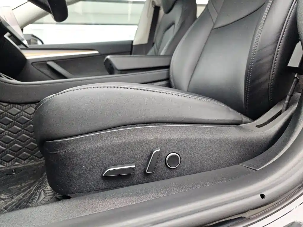 Tesla Model 3 — миниатюра 8