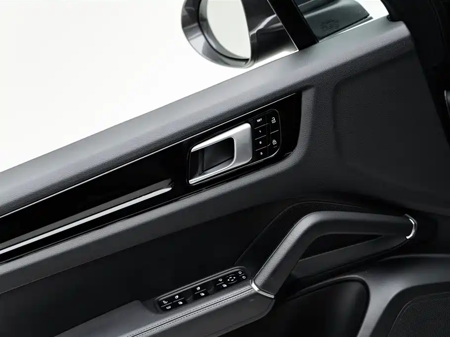 PORSCHE CAYENNE NEW ENERGY