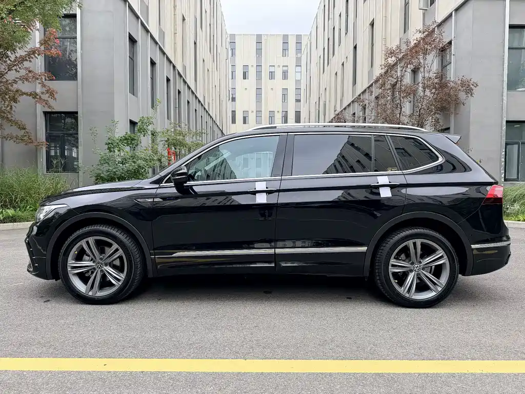 Volkswagen Tiguan L PHEV — миниатюра 11