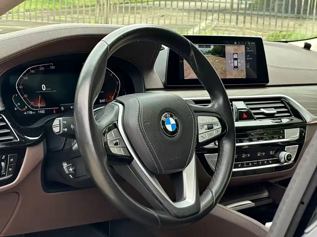 BMW 5 Series — миниатюра 10