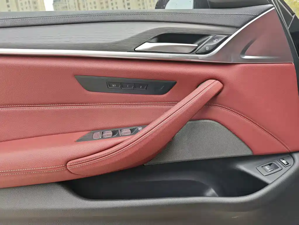 BMW 5 Series New Energy — миниатюра 5