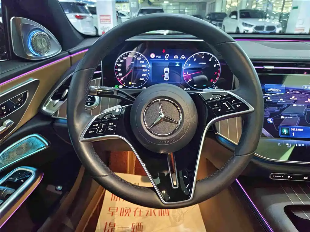 Mercedes-Benz E-Class — миниатюра 11