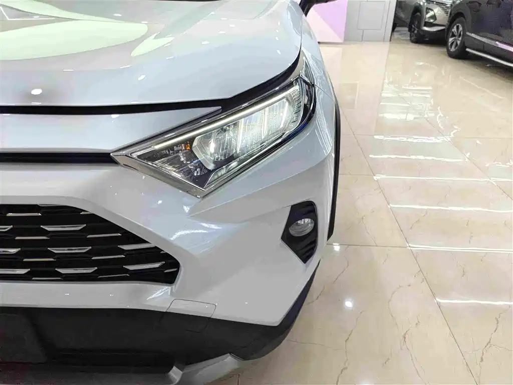 Toyota RAV4 — миниатюра 11