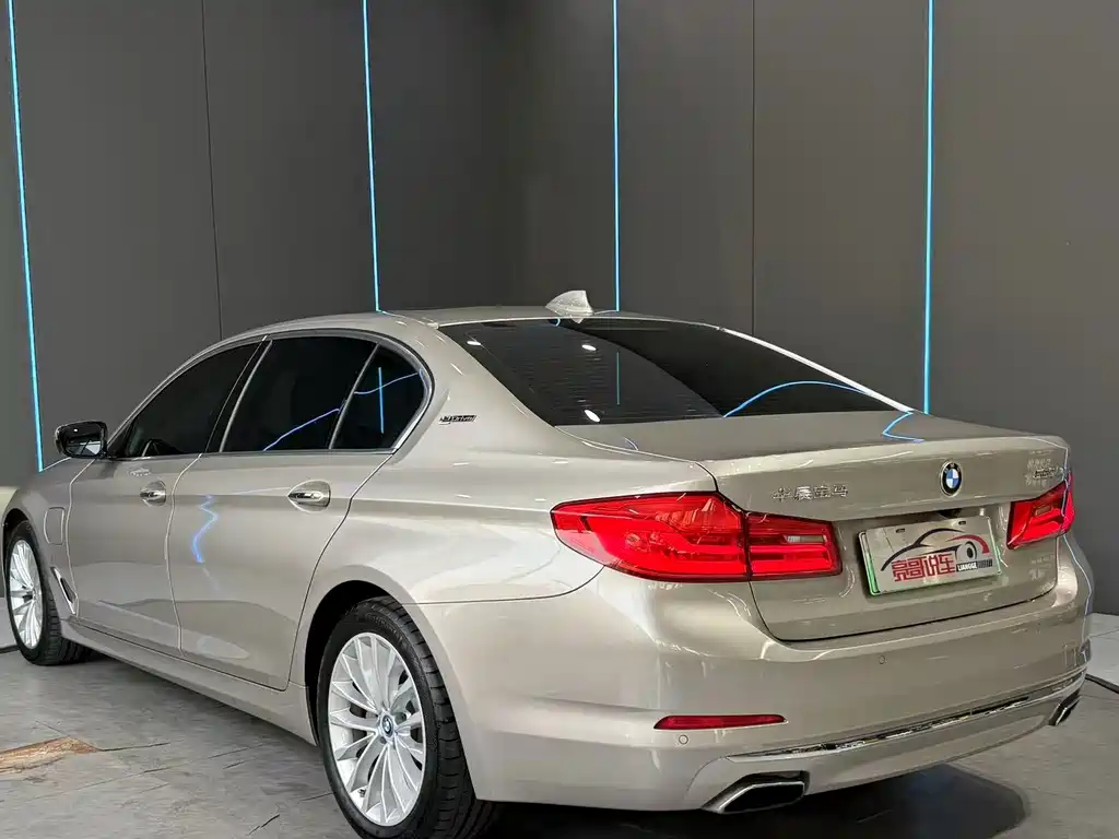 BMW 5 Series New Energy — миниатюра 6