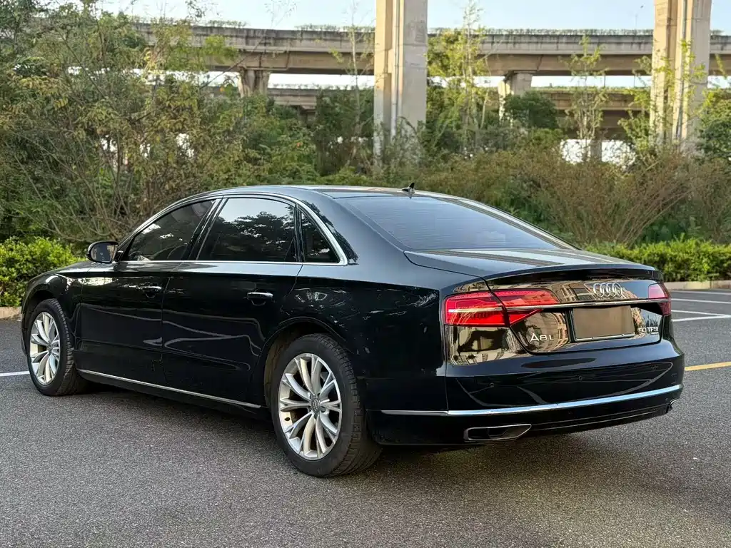 Audi A8 — миниатюра 6