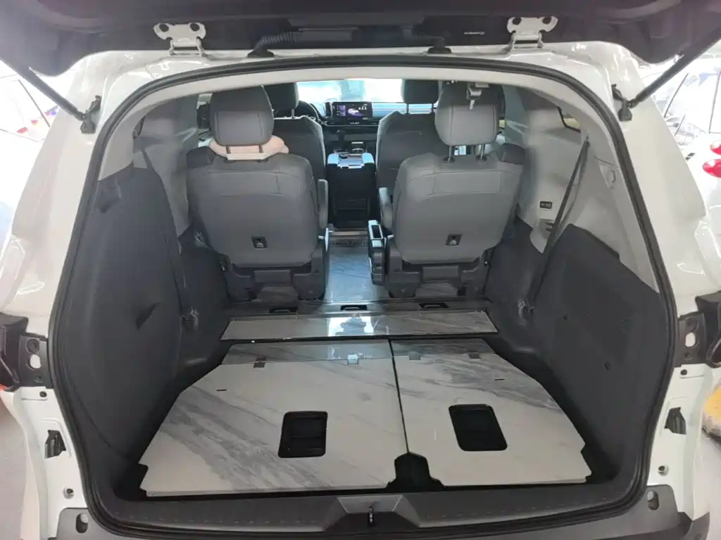 Toyota Granvia — миниатюра 19
