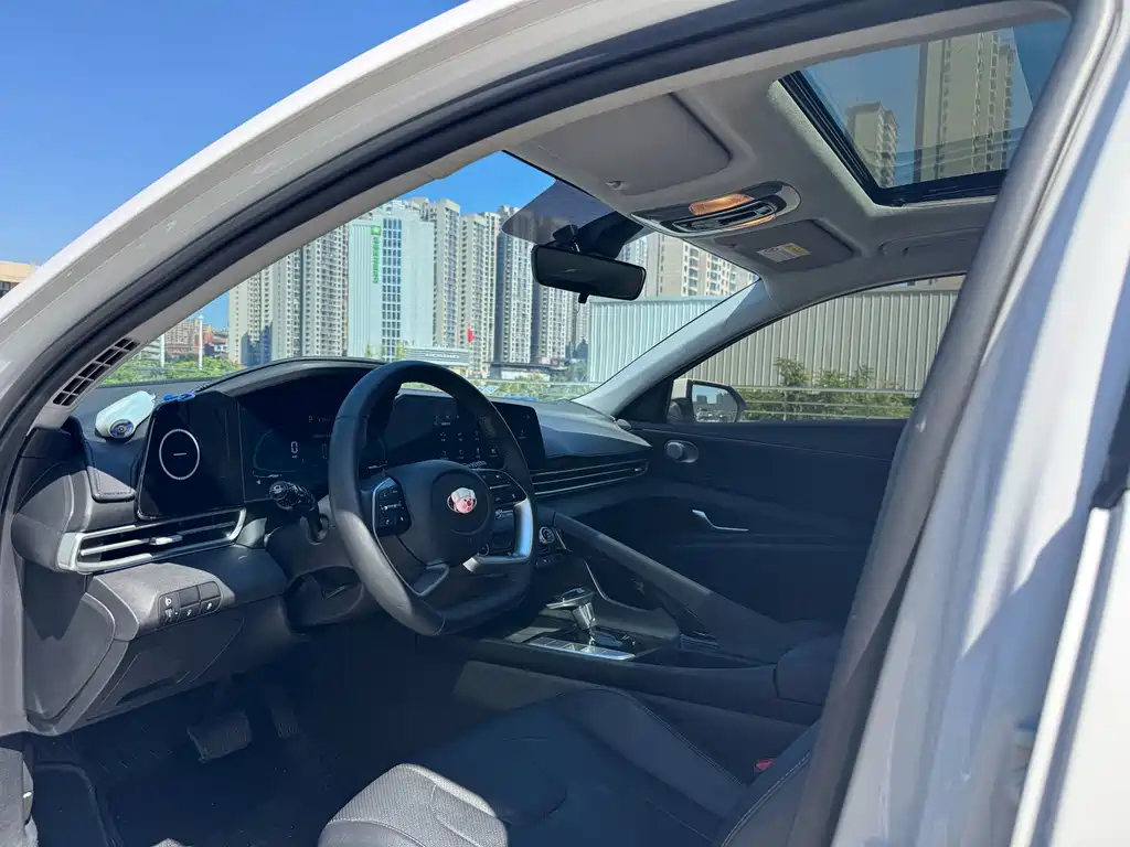 Hyundai Elantra — миниатюра 8