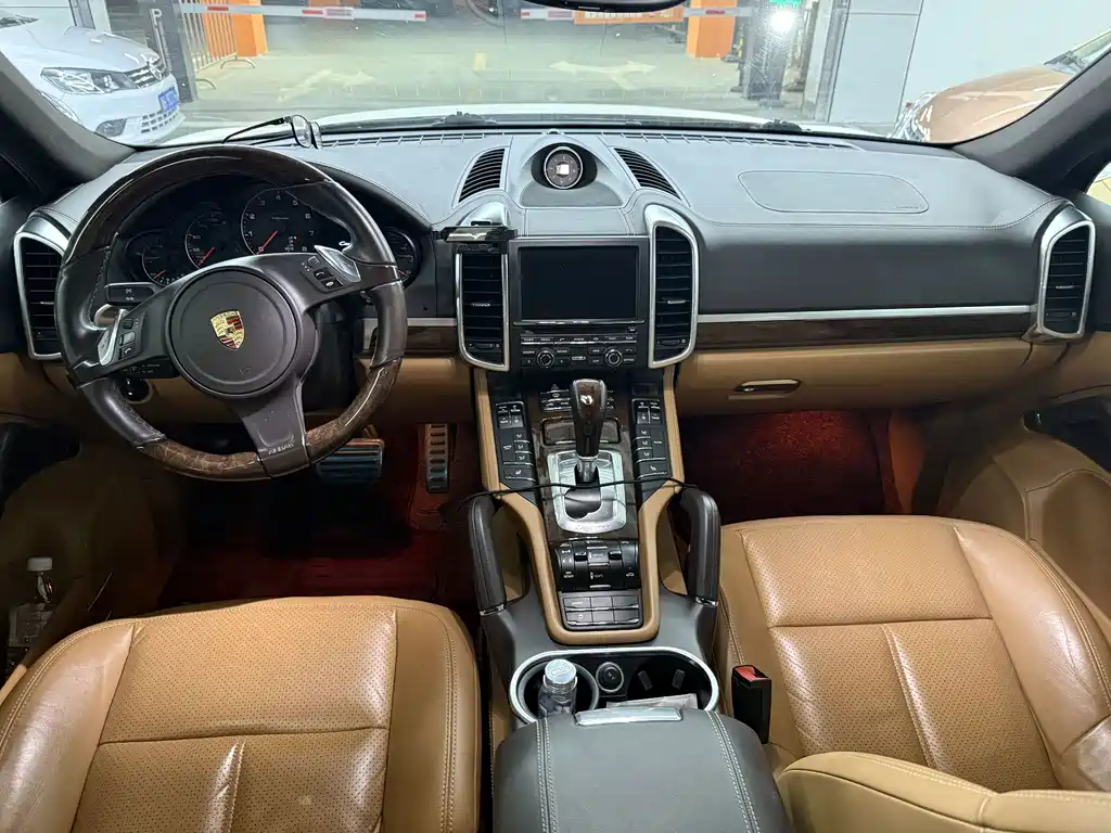 Porsche Cayenne — миниатюра 4