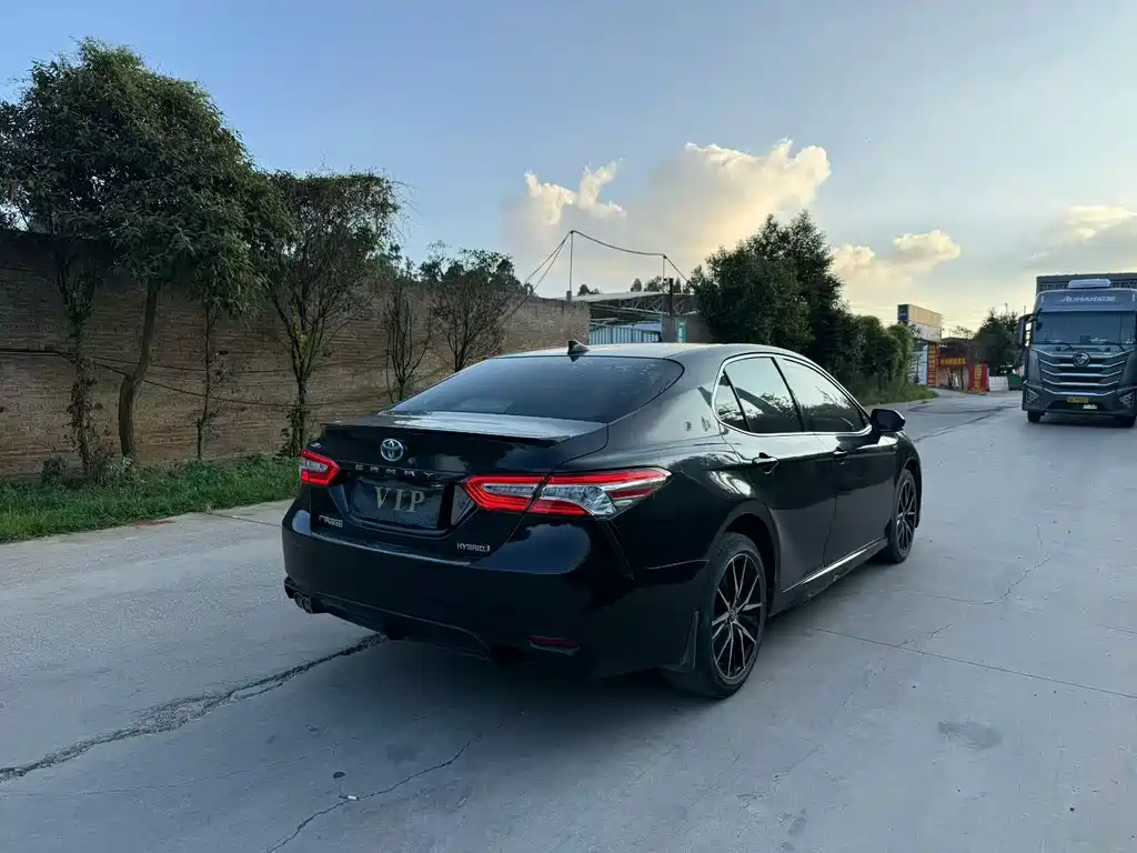 Toyota Camry — миниатюра 9