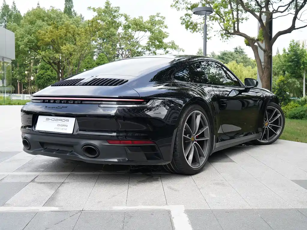 PORSCHE 911