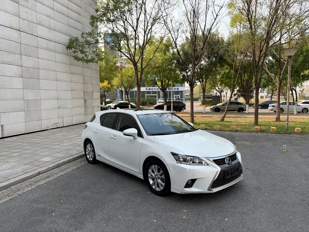 Lexus CT — миниатюра 3