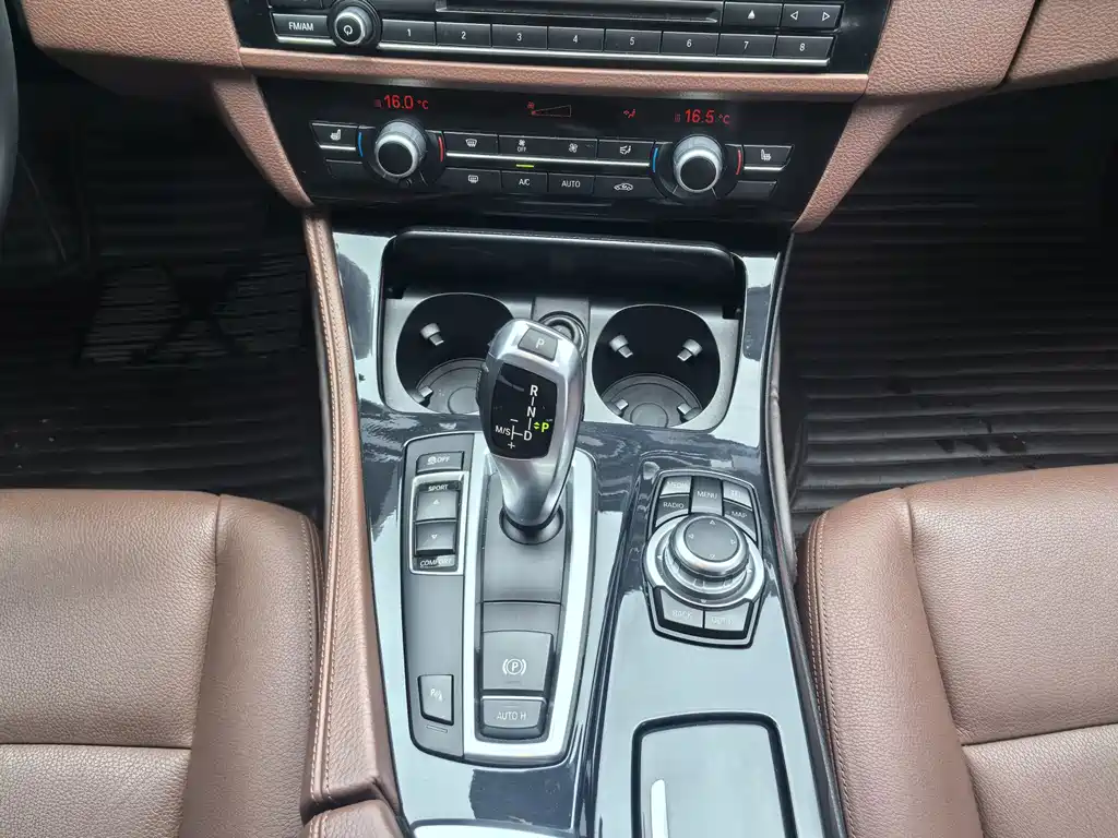 BMW 5 Series — миниатюра 24