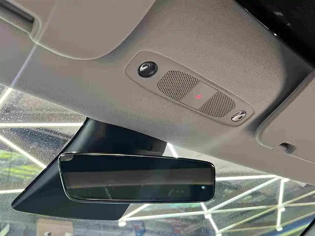 Tesla Model 3 — миниатюра 27