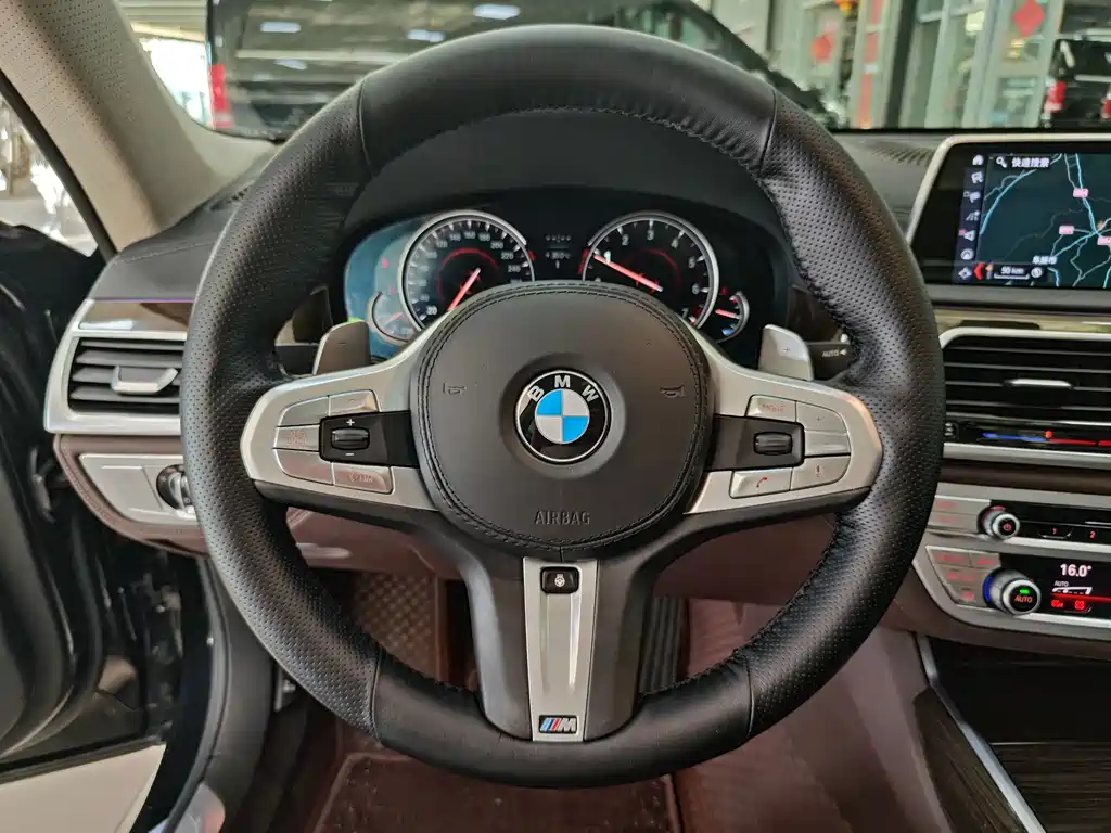 BMW 7 Series — миниатюра 14