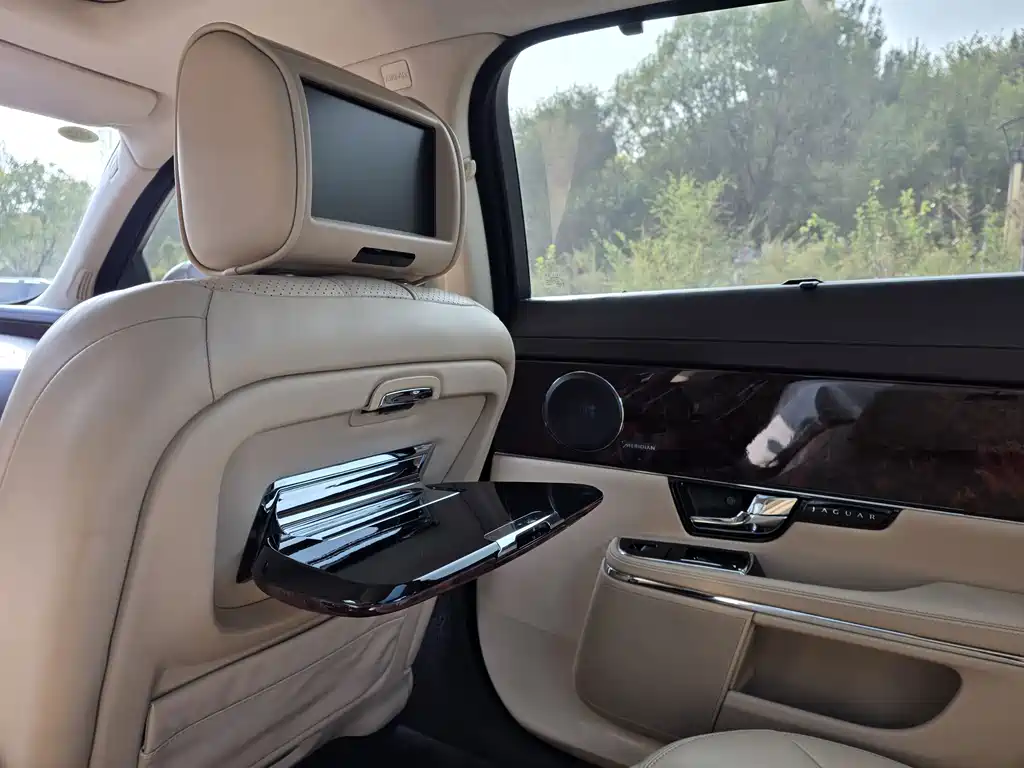 Jaguar XJ — миниатюра 14