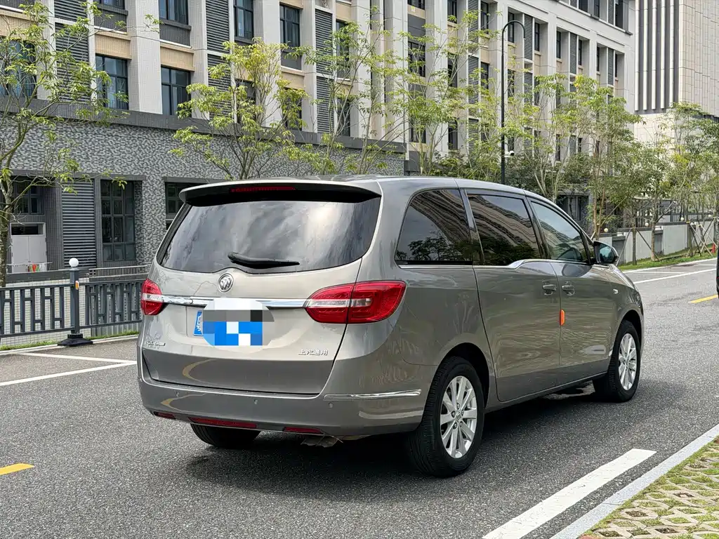 Buick GL8 — миниатюра 8