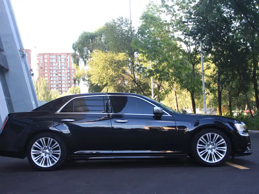 Chrysler 300C — миниатюра 14