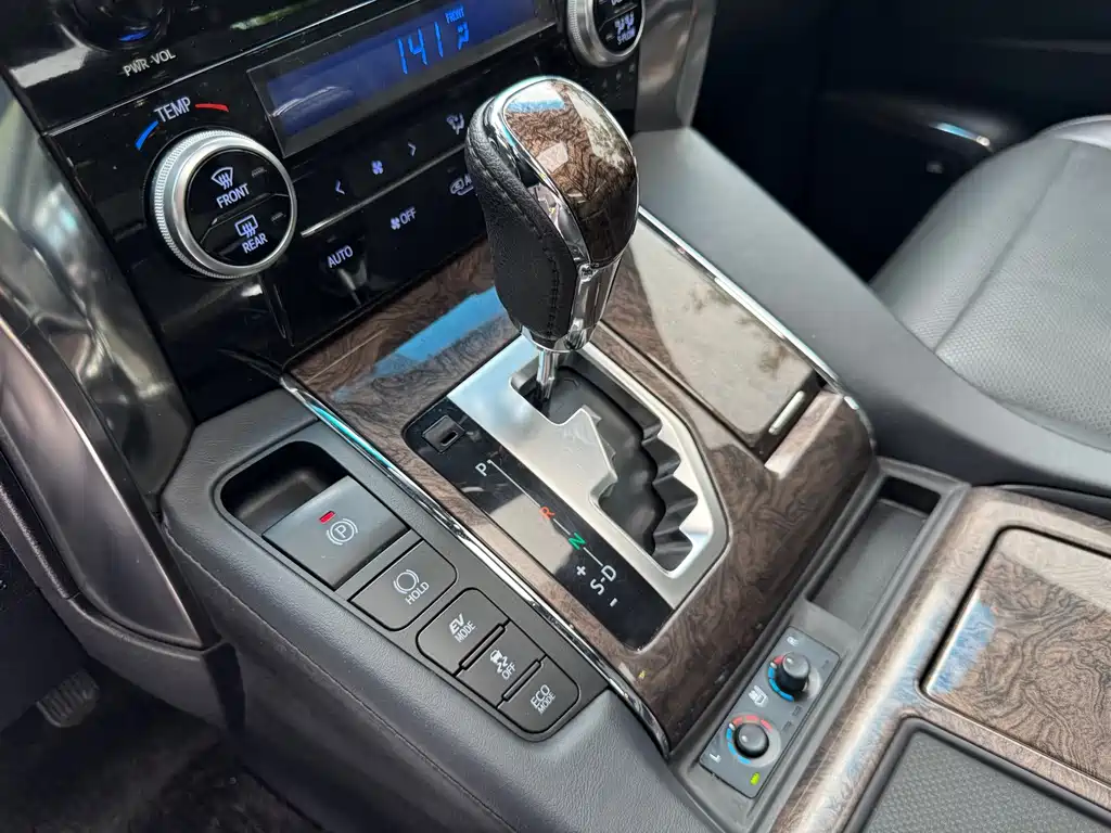 Toyota Vellfire — миниатюра 16