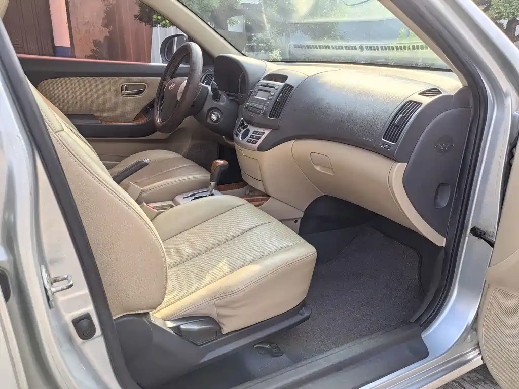 Hyundai Elantra — миниатюра 21