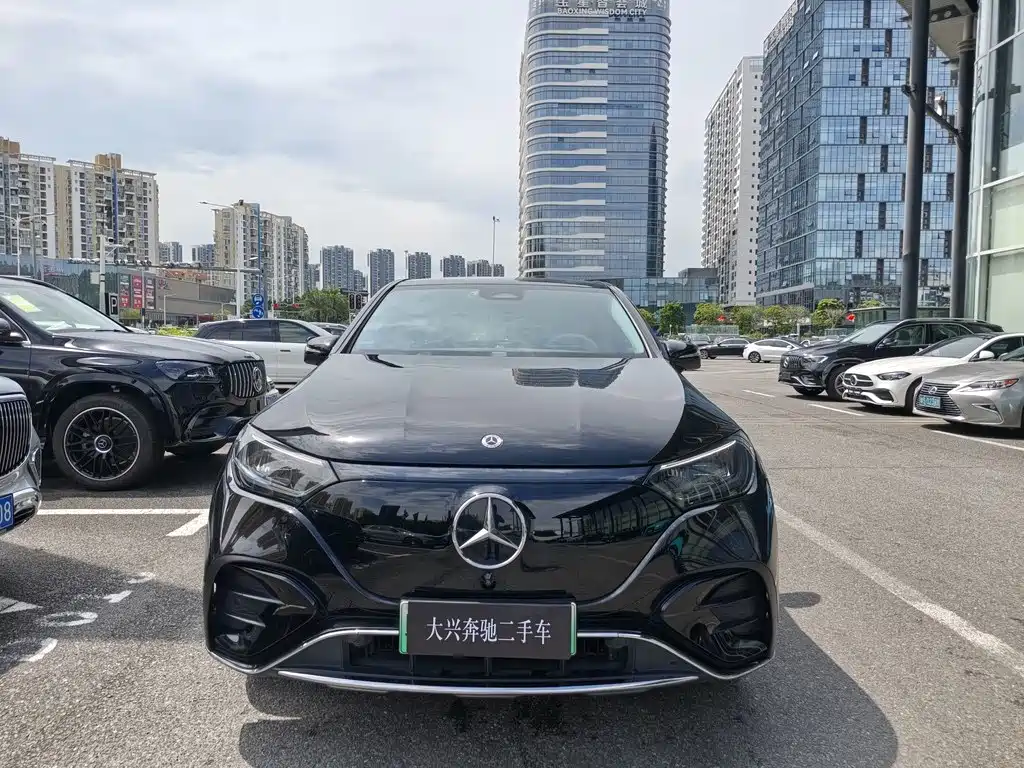 Mercedes-Benz EQE SUV — миниатюра 2