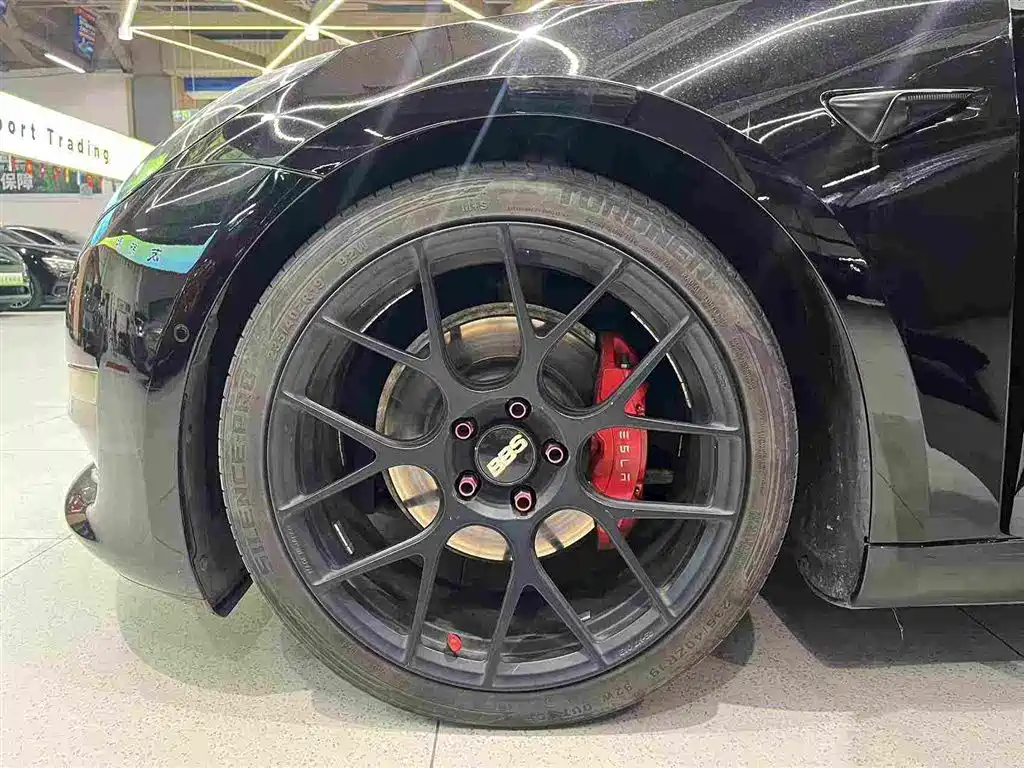 Tesla Model 3 — миниатюра 8
