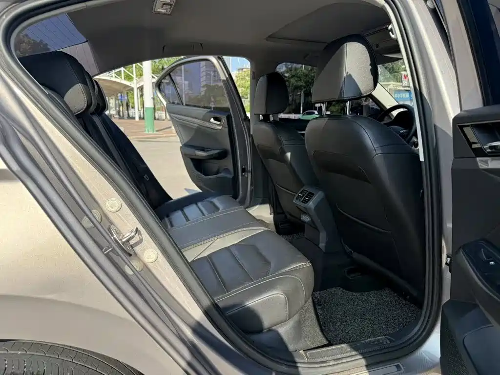Volkswagen Bora — миниатюра 5