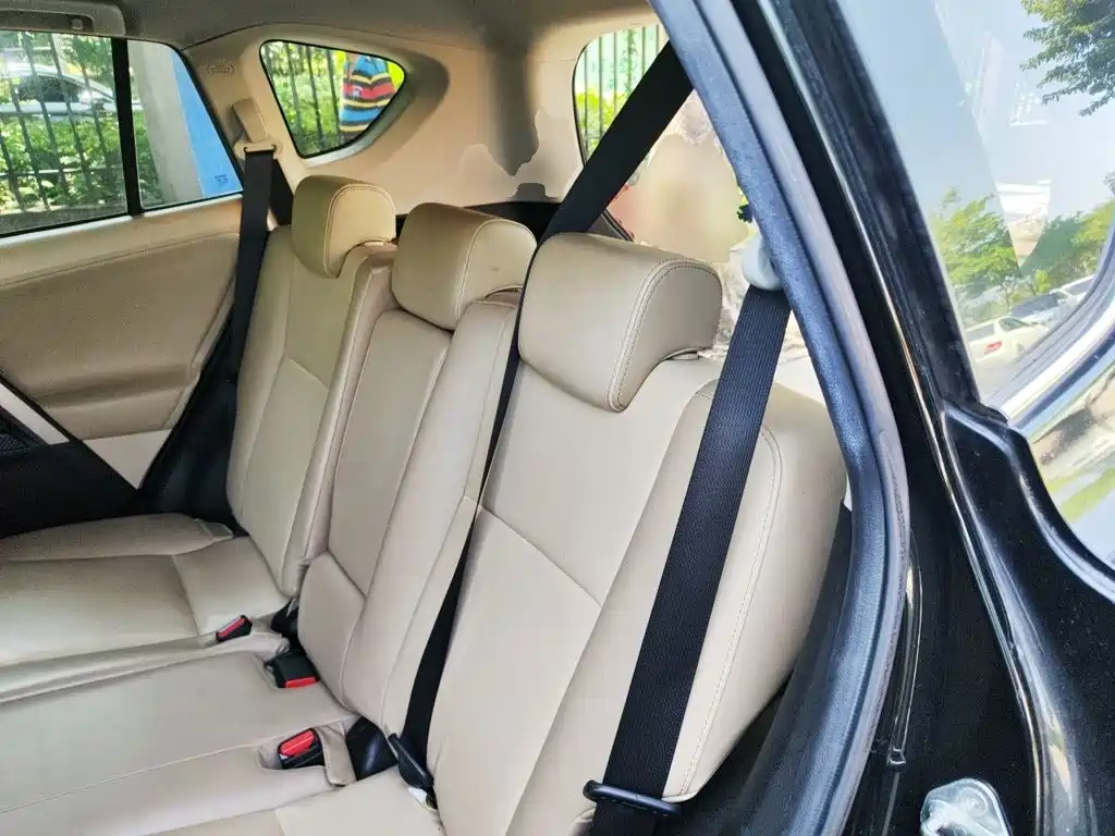 Toyota RAV4 — миниатюра 13